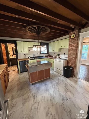 903 Poplar Street, Wamego, KS 66547