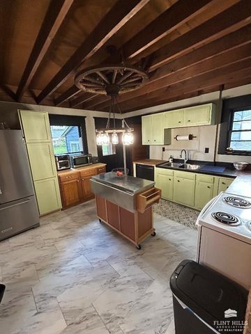 903 Poplar Street, Wamego, KS 66547