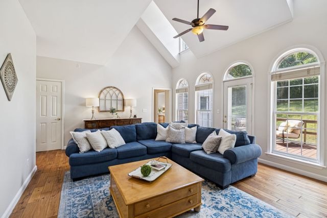 4235 Little Pond Ln, Thompsons Station, TN 37179