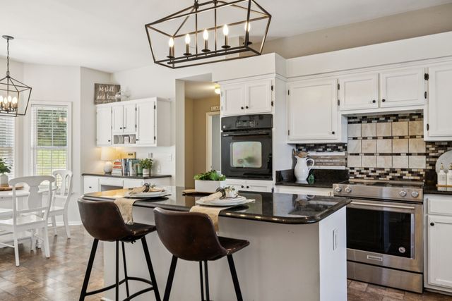 4235 Little Pond Ln, Thompsons Station, TN 37179