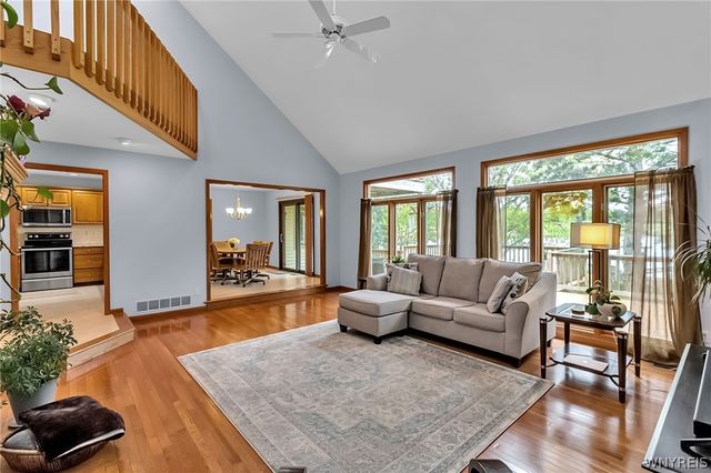 45 Red Maple Court, Amherst, NY 14228