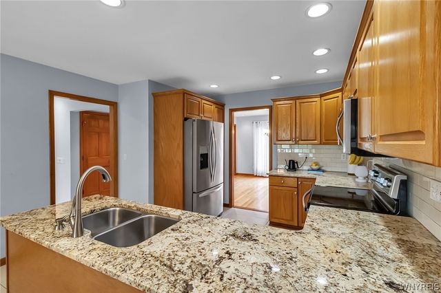 45 Red Maple Court, Amherst, NY 14228