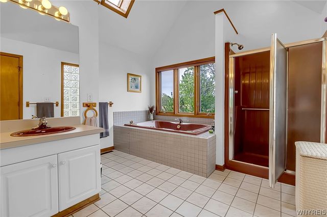 45 Red Maple Court, Amherst, NY 14228