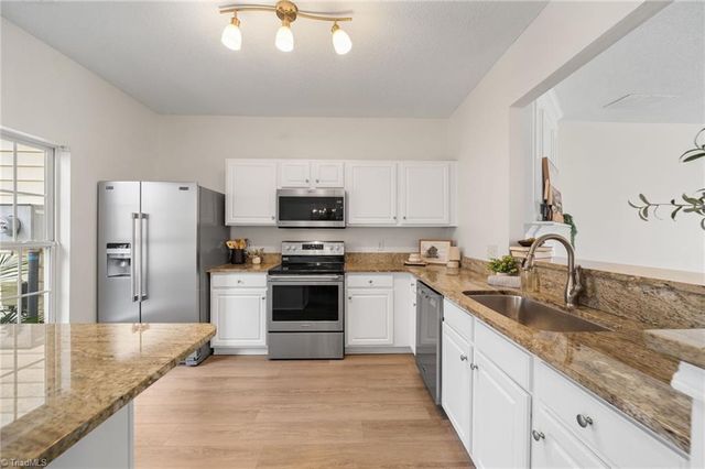 3937 Elizabeth Glen Way, Jamestown, NC 27282