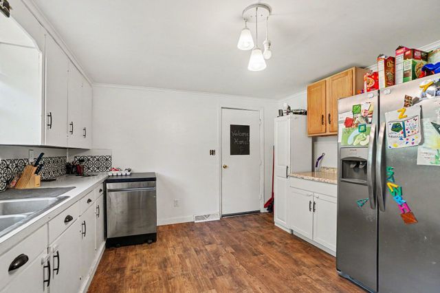 1230 Longfellow Avenue, Jackson, MI 49202