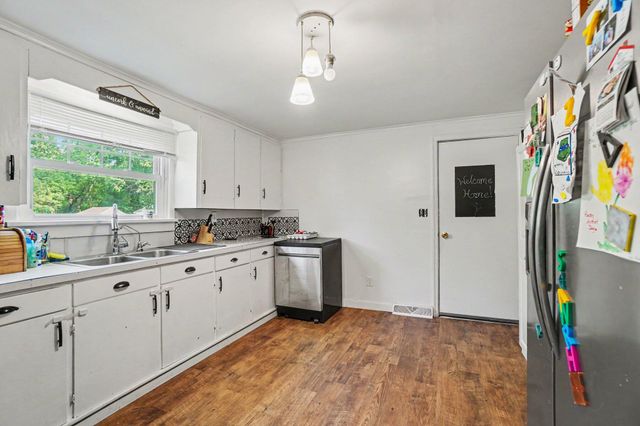 1230 Longfellow Avenue, Jackson, MI 49202