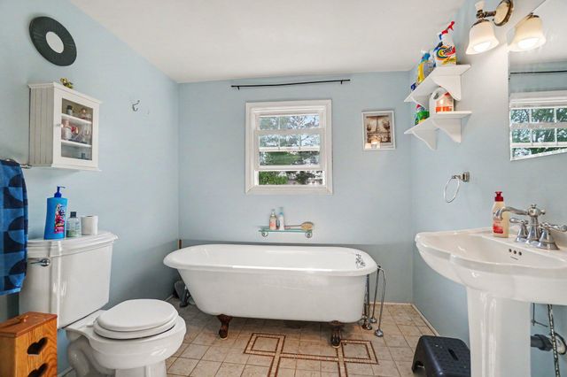 1230 Longfellow Avenue, Jackson, MI 49202