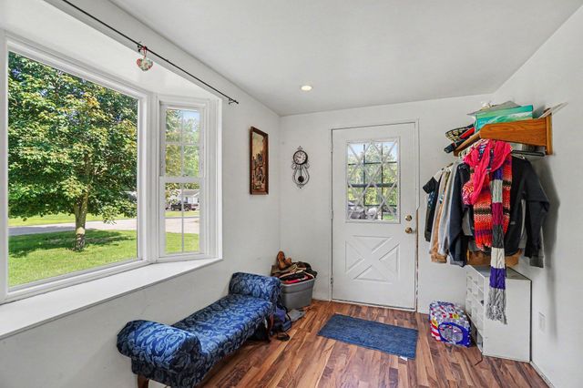 1230 Longfellow Avenue, Jackson, MI 49202