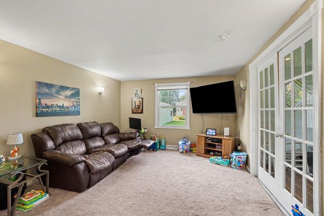 1230 Longfellow Avenue, Jackson, MI 49202