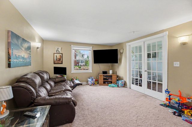 1230 Longfellow Avenue, Jackson, MI 49202