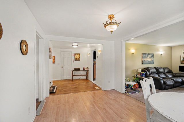1230 Longfellow Avenue, Jackson, MI 49202