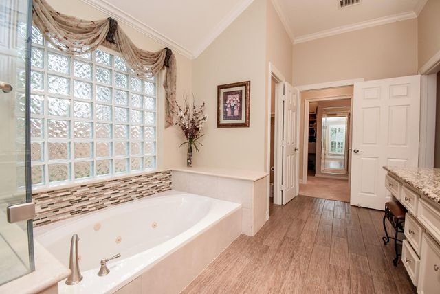 7514 Guinevere Drive, Sugar Land, TX 77479