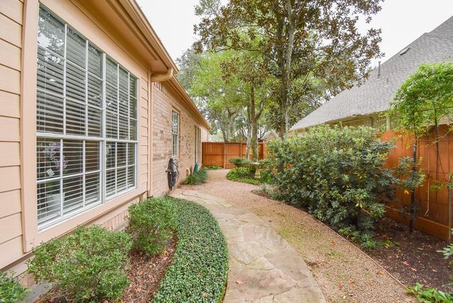 7514 Guinevere Drive, Sugar Land, TX 77479