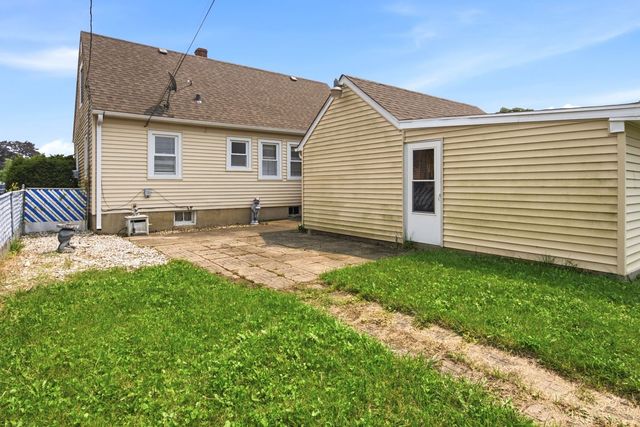 132 S Weston Avenue, Elgin, IL 60123