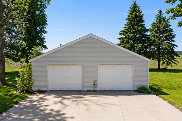 55571 160th Street, Austin, MN 55912