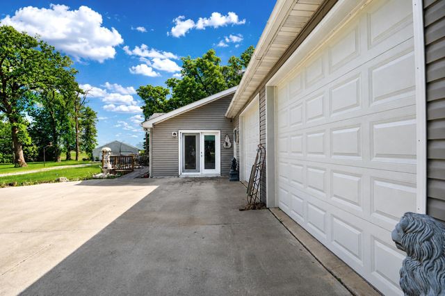 55571 160th Street, Austin, MN 55912