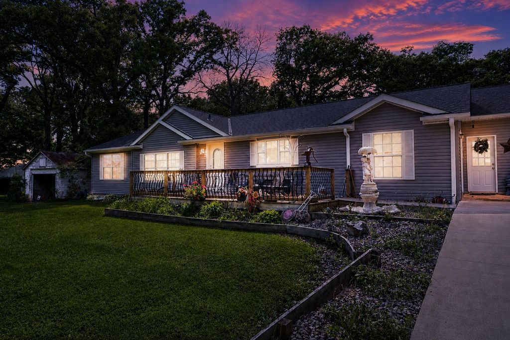 55571 160th Street, Austin, MN 55912