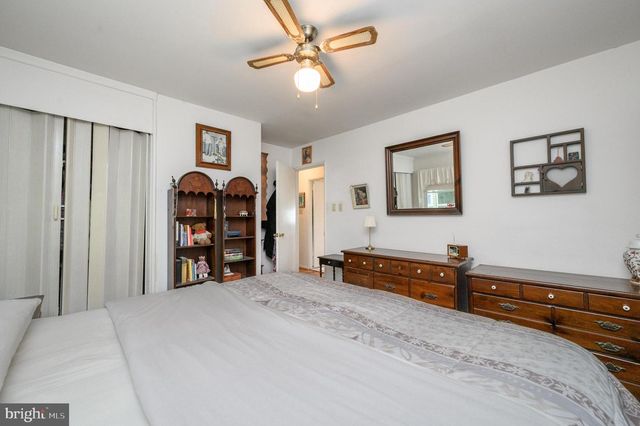 405 MAGNOLIA RD, Mount Laurel, NJ 08054