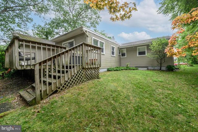 405 MAGNOLIA RD, Mount Laurel, NJ 08054