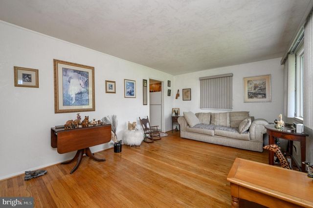 405 MAGNOLIA RD, Mount Laurel, NJ 08054