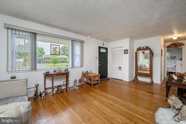 405 MAGNOLIA RD, Mount Laurel, NJ 08054