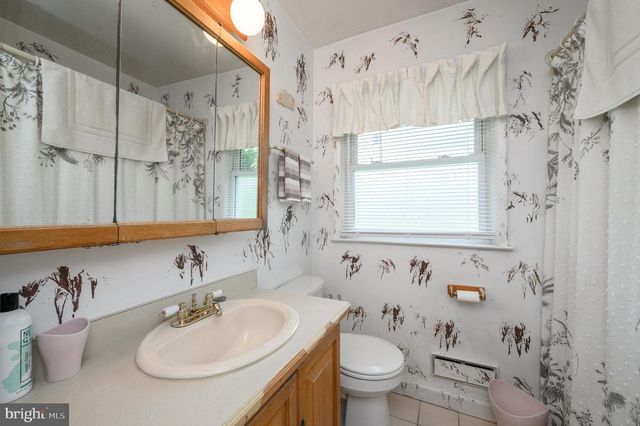 405 MAGNOLIA RD, Mount Laurel, NJ 08054