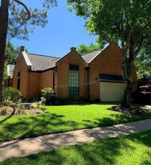 1142 Misty Lake Drive, Sugar Land, TX 77498