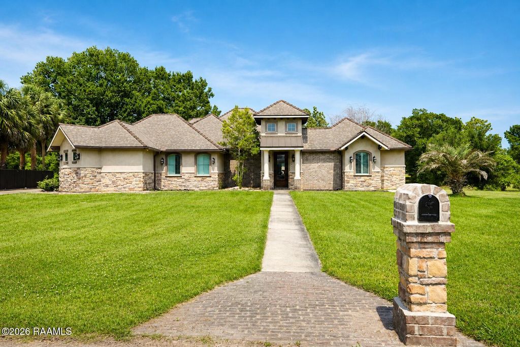 1008 Kern Drive, Breaux Bridge, LA 70517