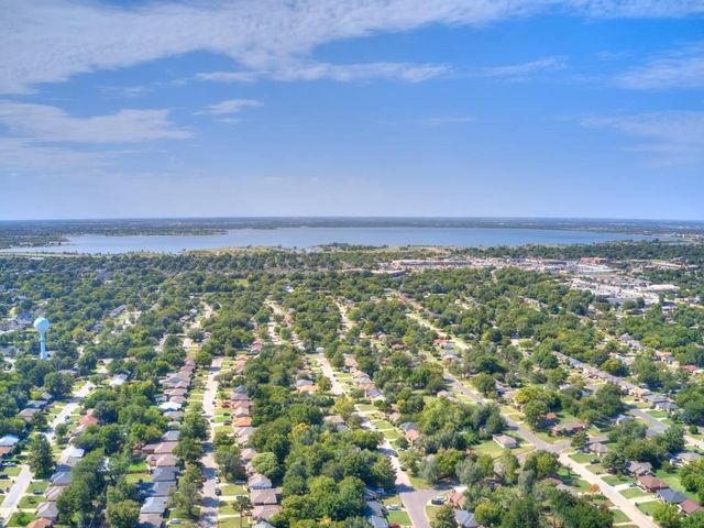 1730 Andover Court, The Village, OK 73120