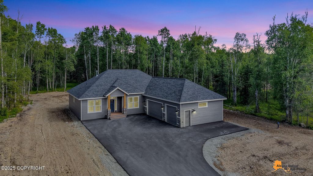 2025 W Cashatt Avenue, Wasilla, AK 99645