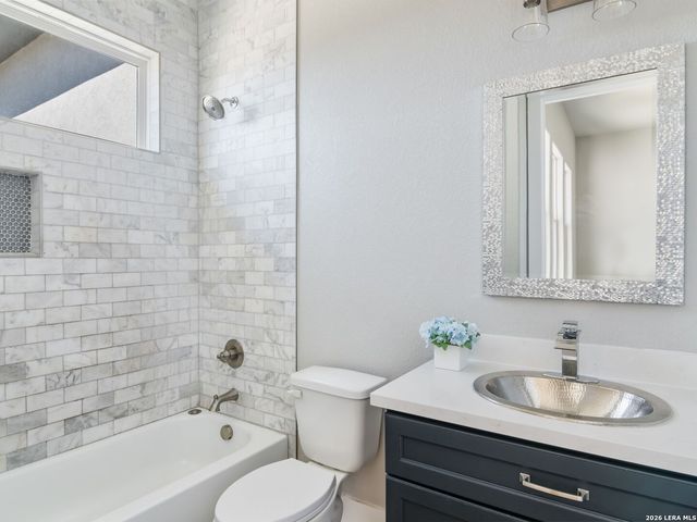 250 Pr 2775, Mico, TX 78056