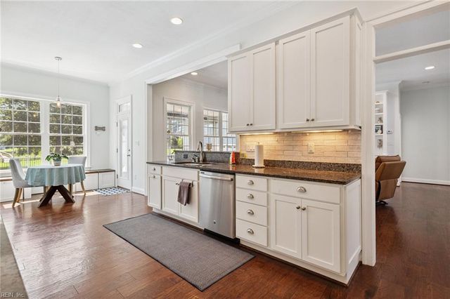 1609 Kingfisher CT, Chesapeake, VA 23321