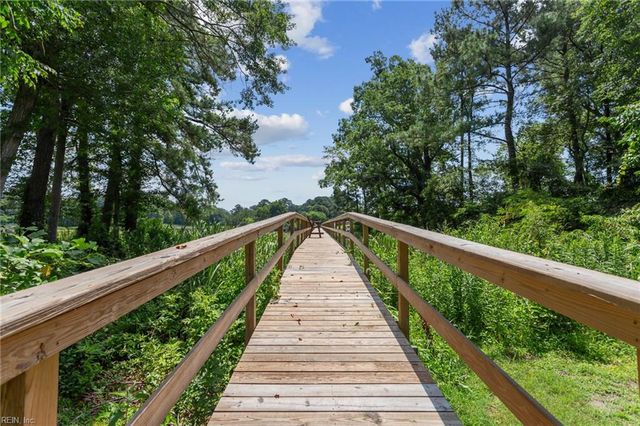 1609 Kingfisher CT, Chesapeake, VA 23321