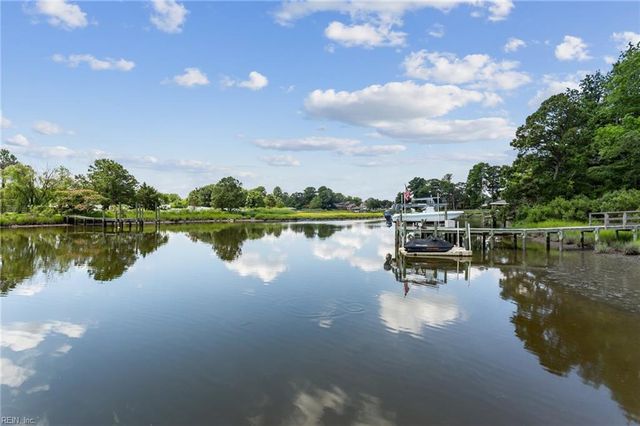 1609 Kingfisher CT, Chesapeake, VA 23321