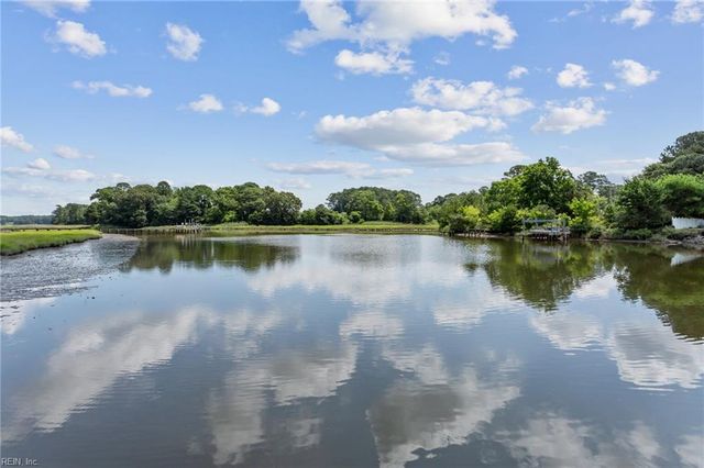 1609 Kingfisher CT, Chesapeake, VA 23321