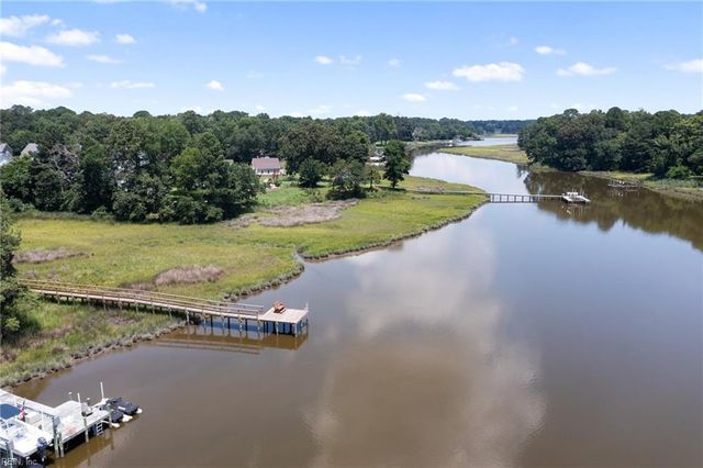 1609 Kingfisher CT, Chesapeake, VA 23321