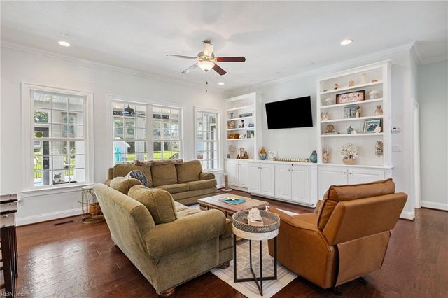 1609 Kingfisher CT, Chesapeake, VA 23321