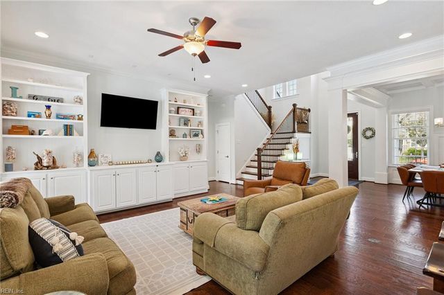 1609 Kingfisher CT, Chesapeake, VA 23321