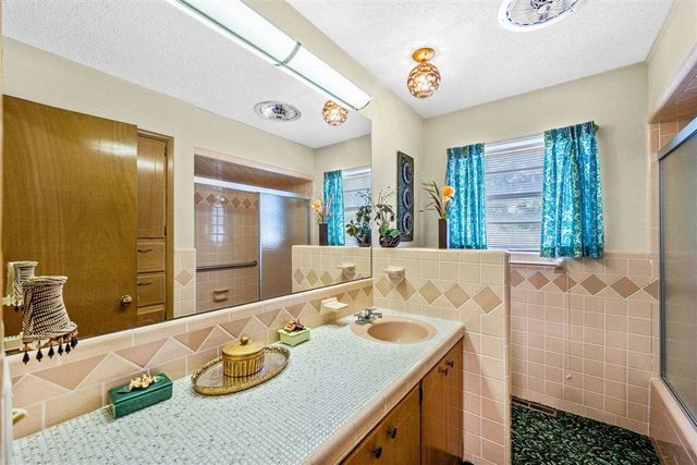 806 Park, Frederick, OK 73542