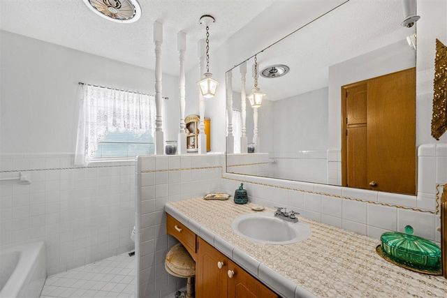 806 Park, Frederick, OK 73542