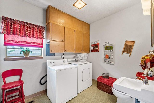 806 Park, Frederick, OK 73542