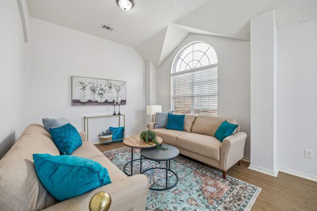 5517 Lawnsberry Drive, Fort Worth, TX 76137