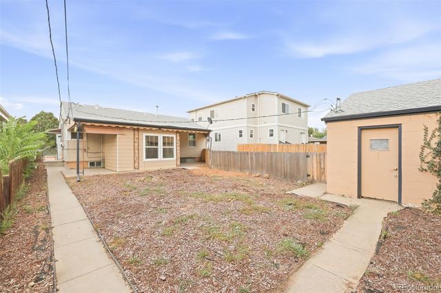 1945 Oakland Street, Aurora, CO 80010