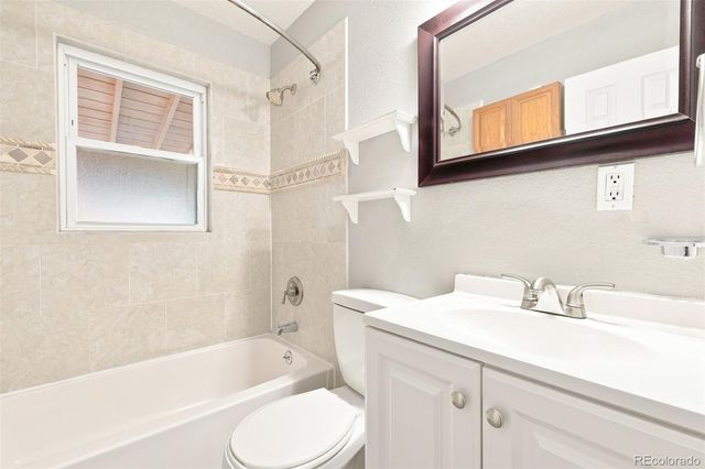 1945 Oakland Street, Aurora, CO 80010