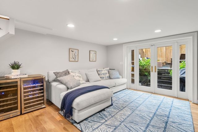 2 Lexington St, Boston, MA 02129