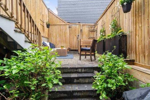2 Lexington St, Boston, MA 02129
