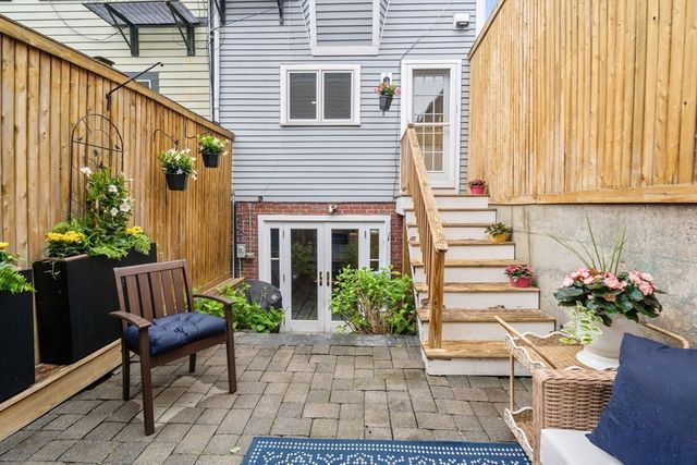 2 Lexington St, Boston, MA 02129
