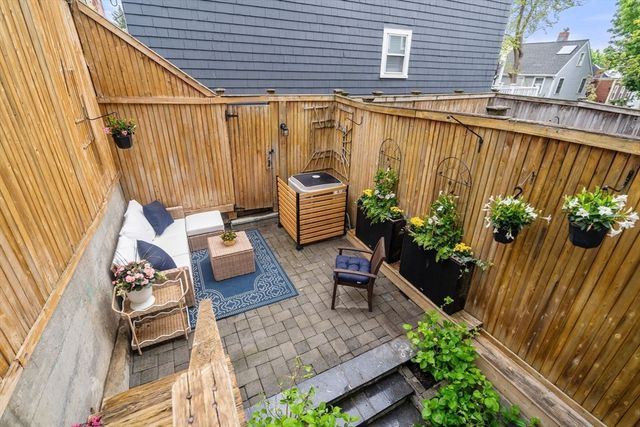 2 Lexington St, Boston, MA 02129