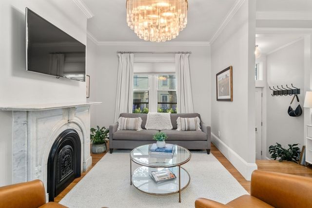 2 Lexington St, Boston, MA 02129