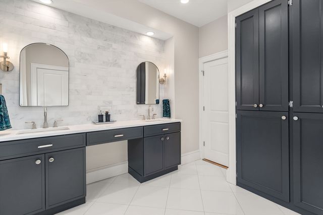 2 Lexington St, Boston, MA 02129